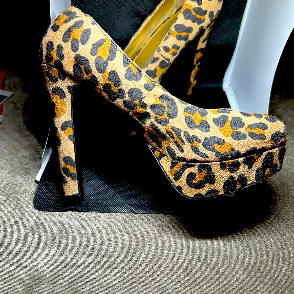 Ladies cheetah print platform shoes